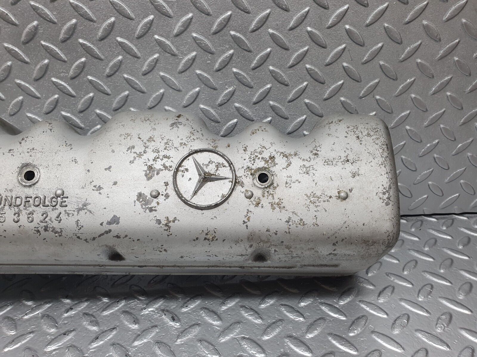 43388 Mercedes-Benz W108 280SE Cylinder Head Valve Cover 1300160005