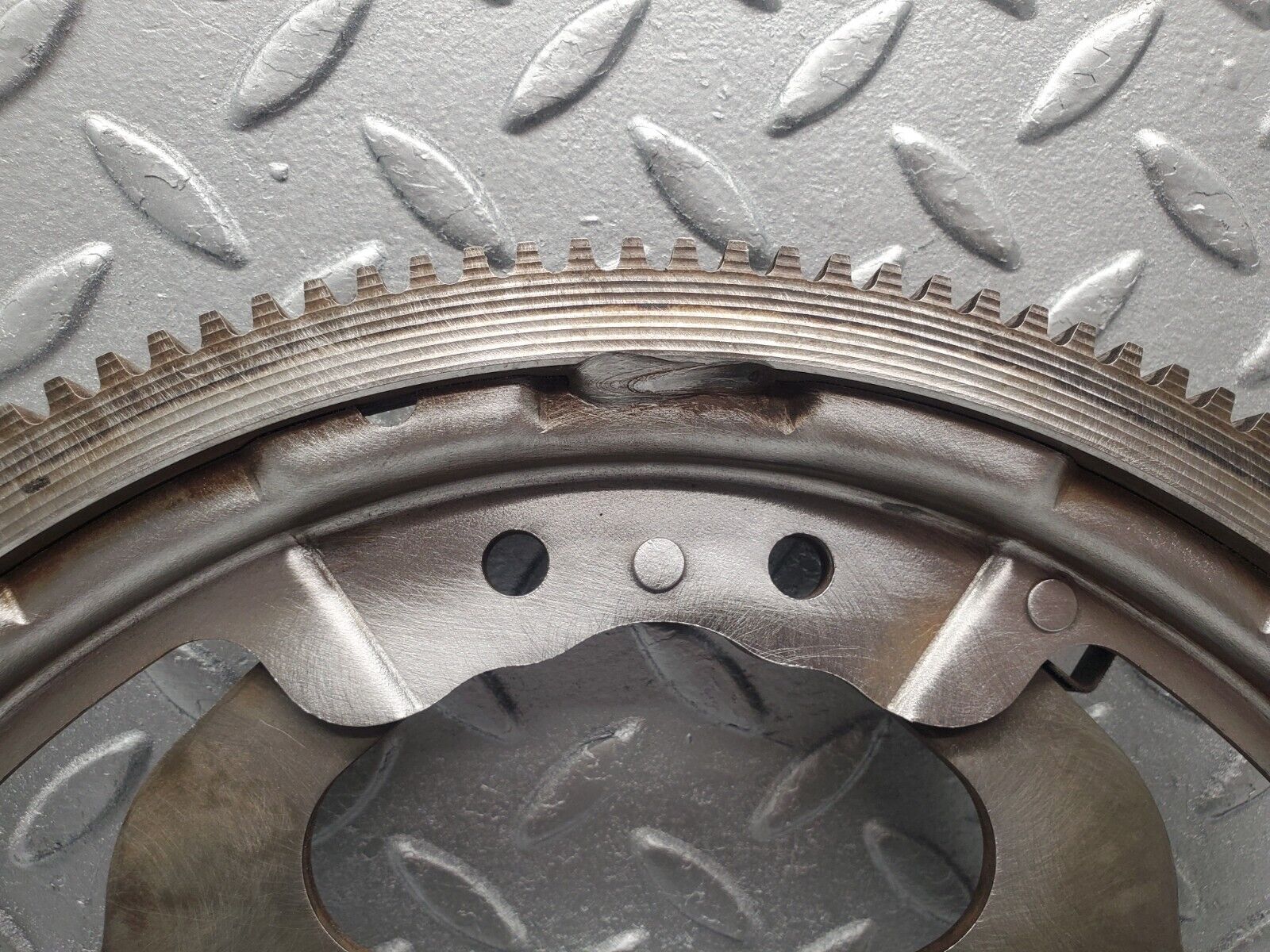 46220 Mercedes-Benz W124 280E Flywheel Starter Ring & Bolts 1040300112