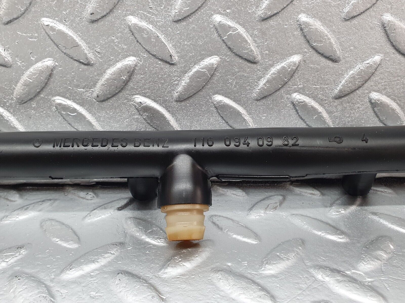 43664 Mercedes-Benz C126 380SEC Coupe Air Intake Breather Hose Pipe 1160940982