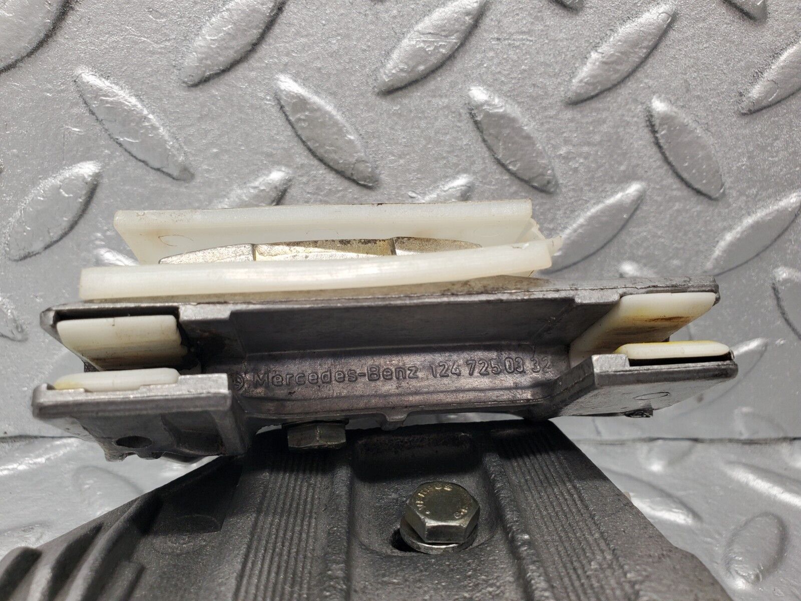 46954 Mercedes-Benz R129 320SL Coupe Door Window Guide Bracket 1247250332 1247250432