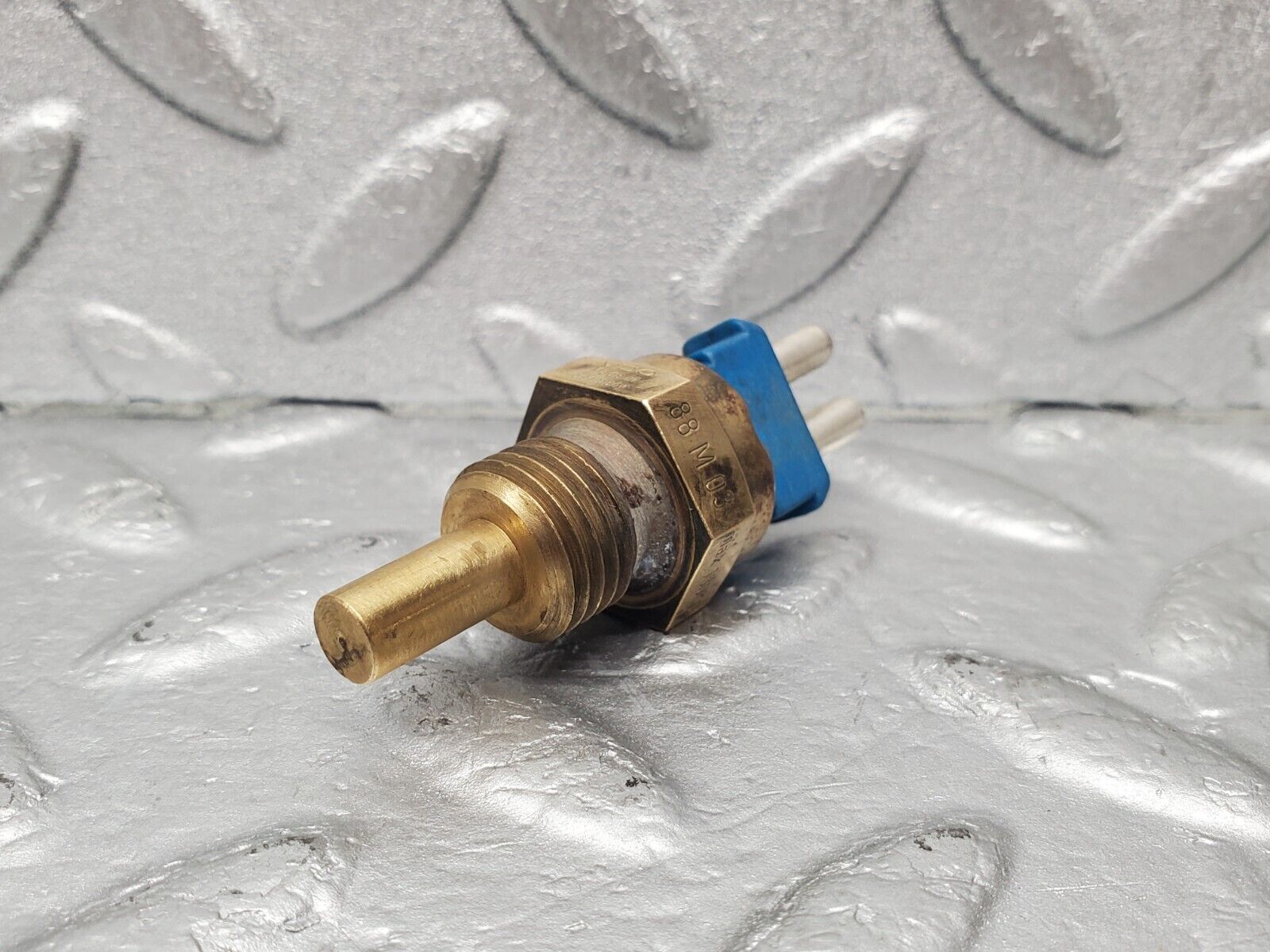 46047 Mercedes-Benz W126 420SE Coolant Temperature Sensor VDO 0085424517