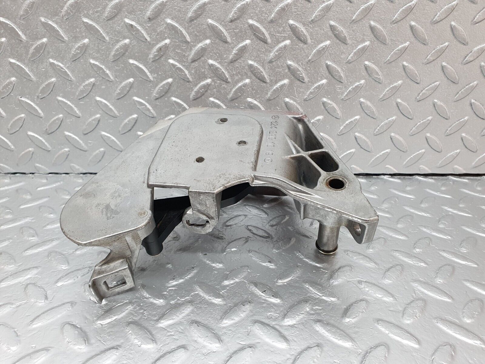 42200 Mercedes-Benz R129 320SL Coupe Brake Pedal Bracket 1242901019 1402921031