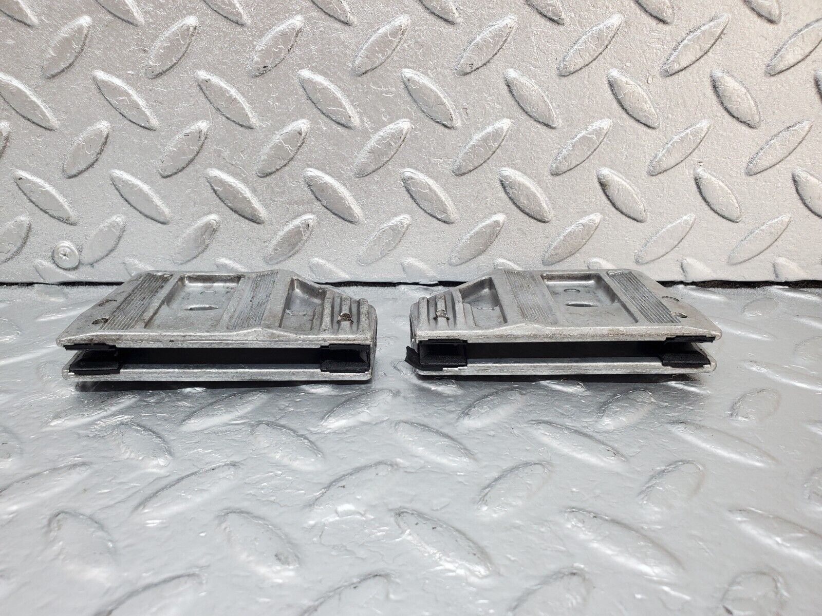 45024 Mercedes-Benz R129 300SL Coupe Door Window Guide Bracket 1247250132 1247250232