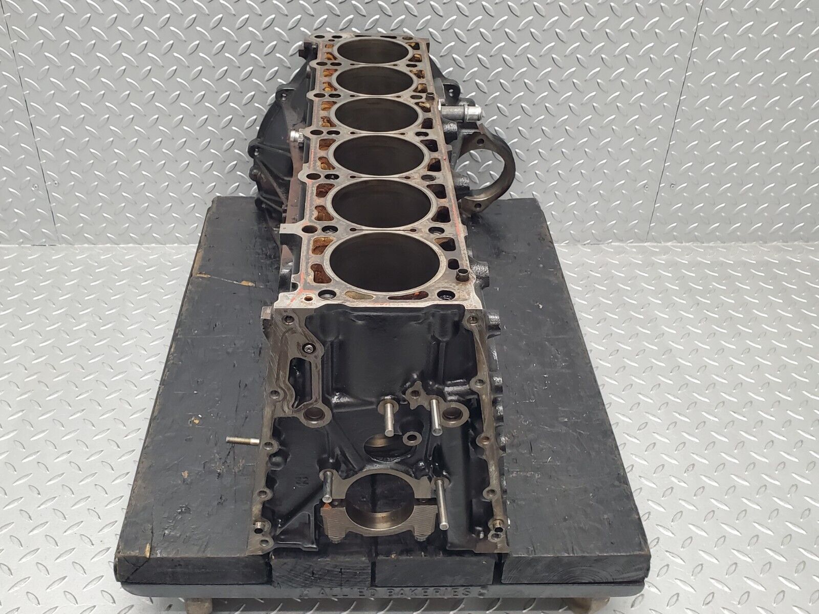 46315 Mercedes-Benz W124 280E Engine Block 104.942 1040111201