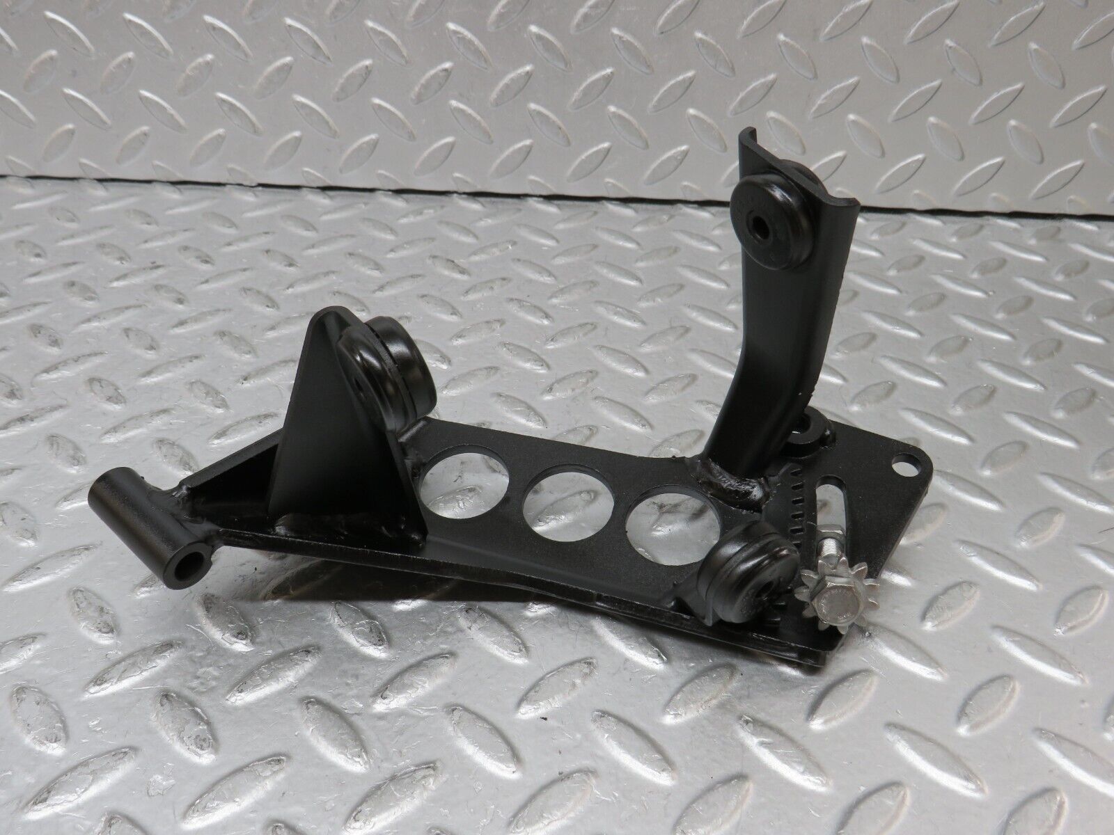 35495 Mercedes-Benz R107 280SL Power Steering Pump Bracket