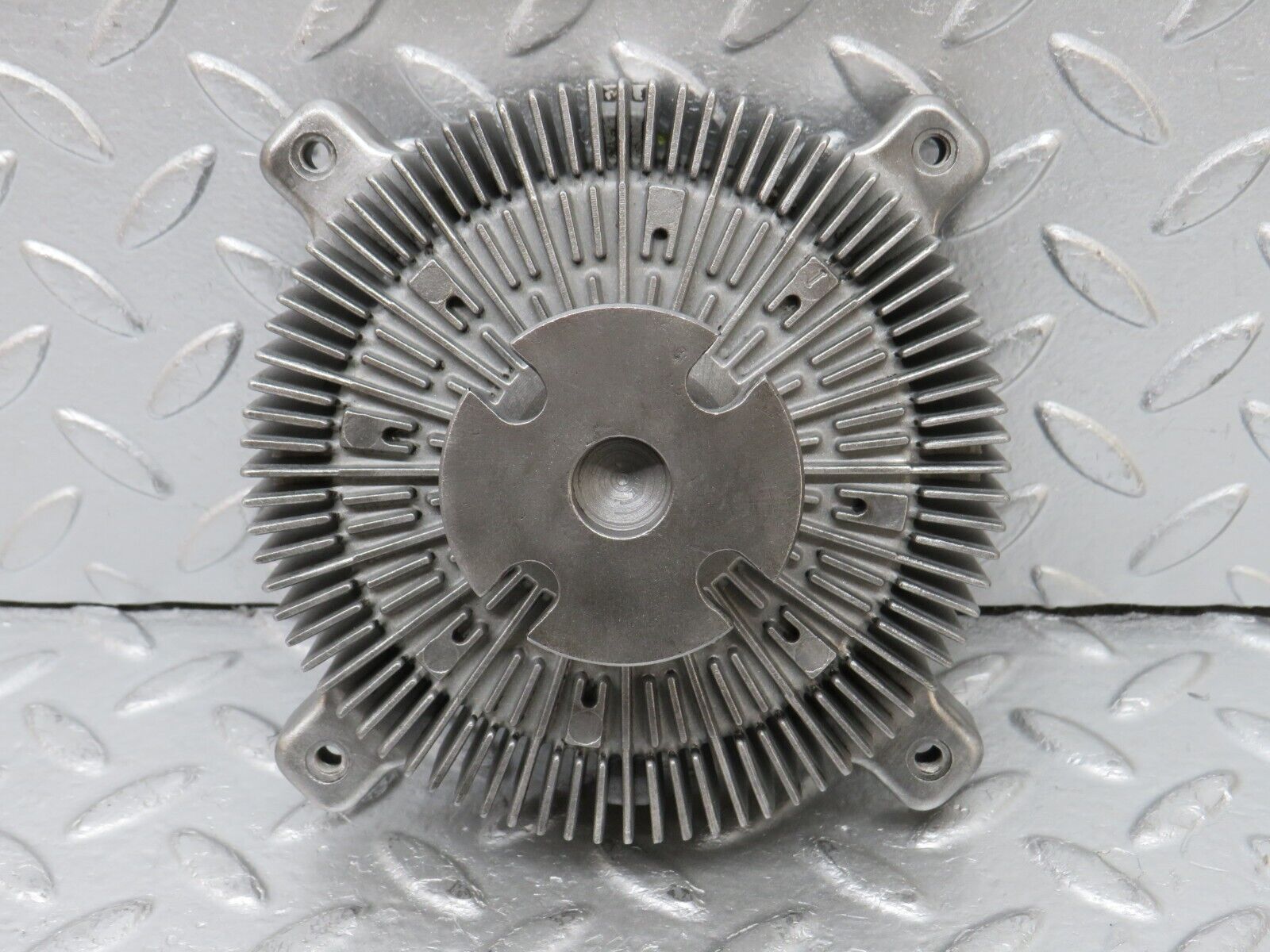 33150 Mercedes-Benz C107 R107 350 V8 Engine Cooling Fan Clutch