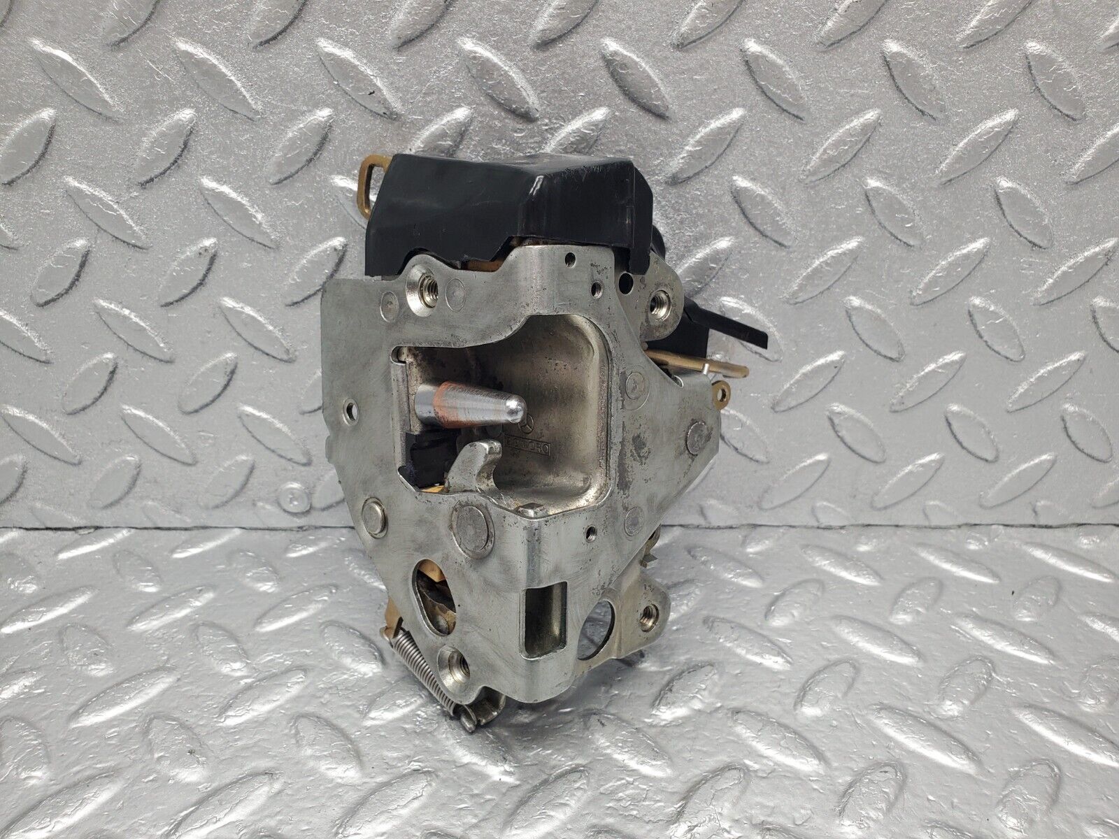 46383 Mercedes-Benz C123 280CE Coupe Left Door Lock Mechanism 1237230308