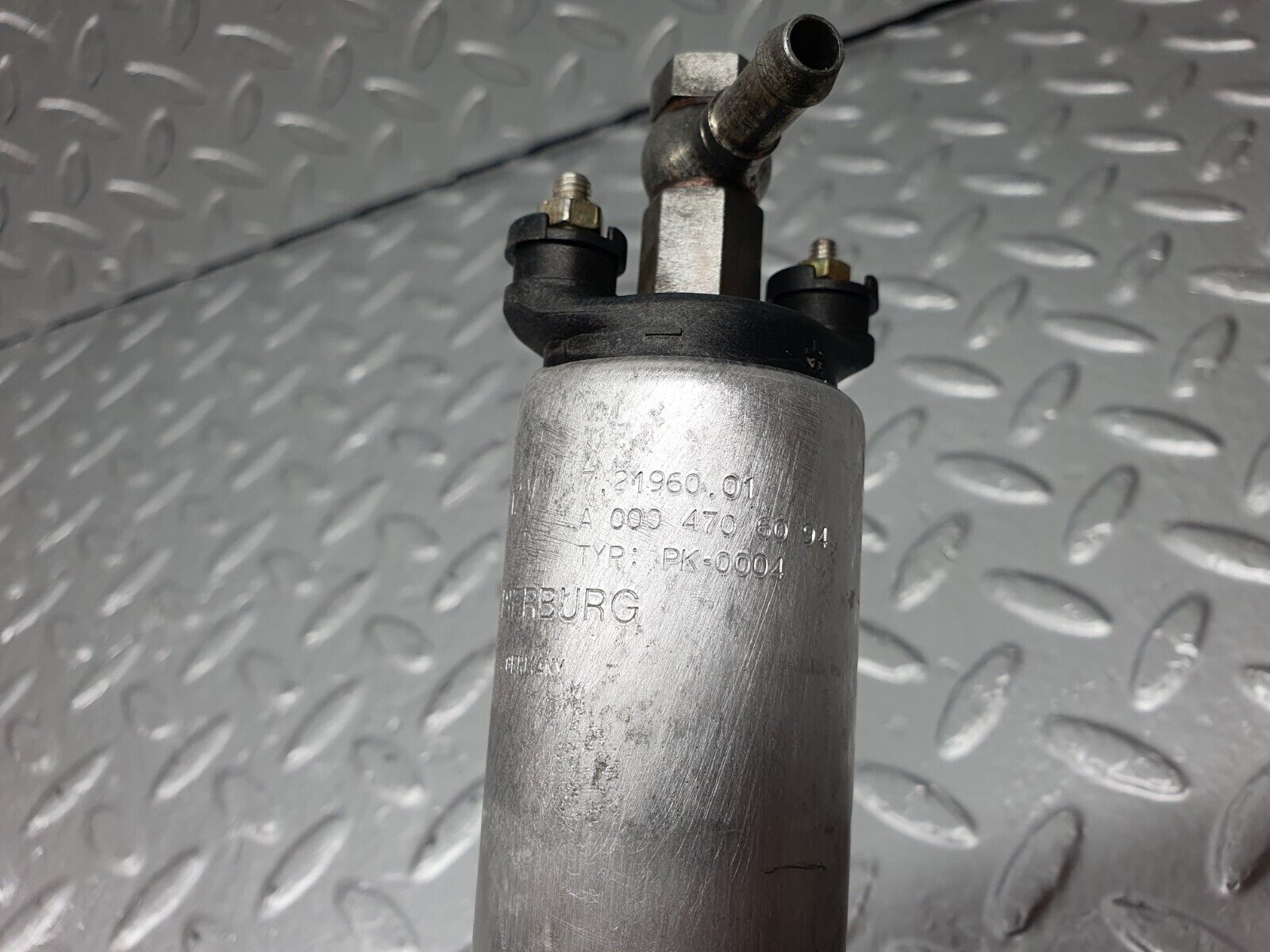 42921 Mercedes-Benz W201 190 2.0L Fuel Pump Pierburg 0004706094 7.21960.01