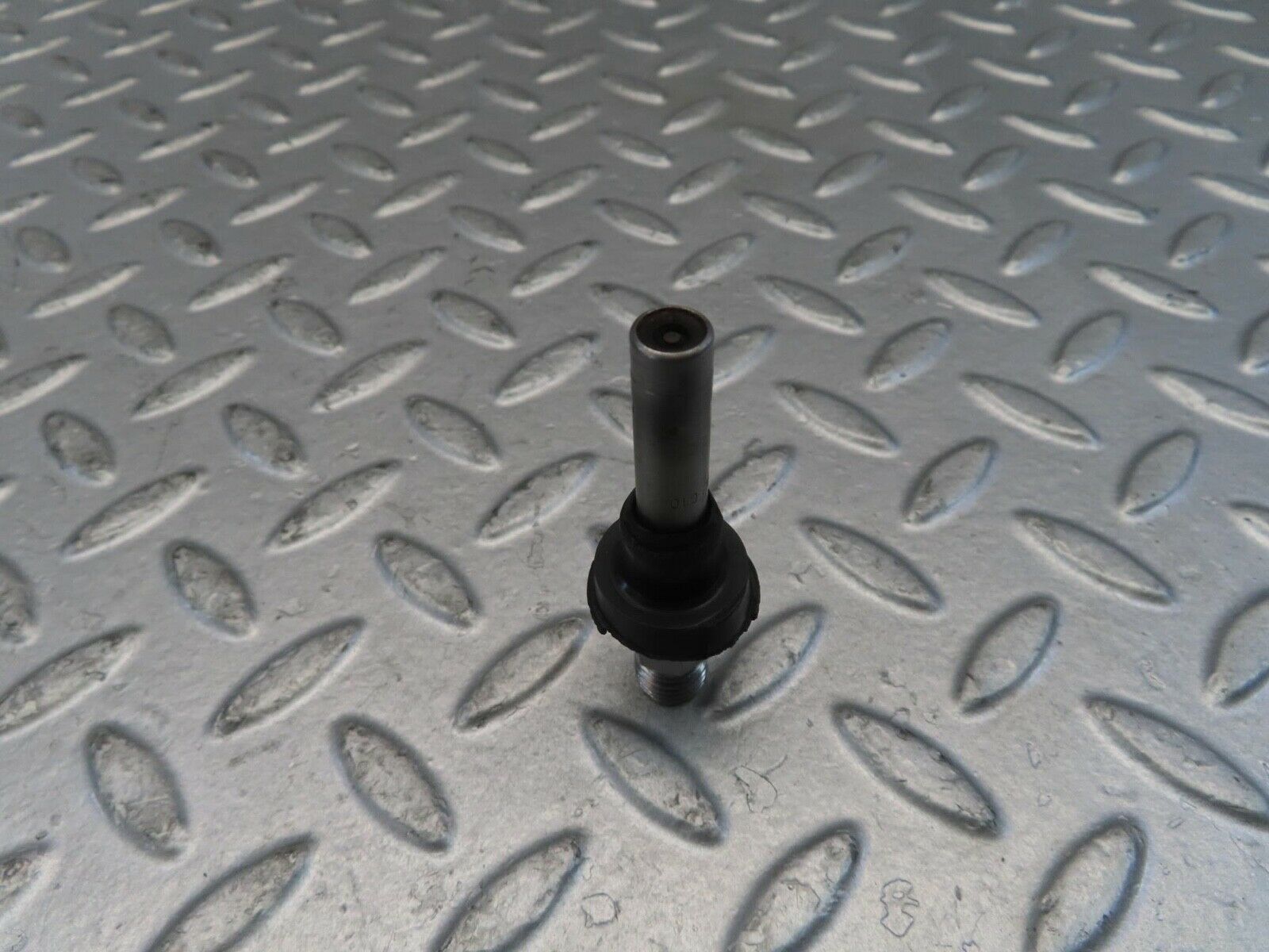 11034 Mercedes-Benz R107 W116 Fuel Injector Bosch 0437502010