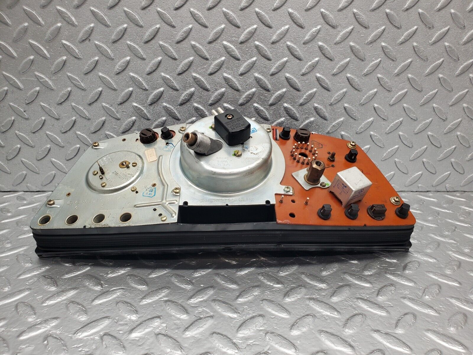 46454 Mercedes-Benz C123 280CE Coupe Instrument Cluster 1235423701