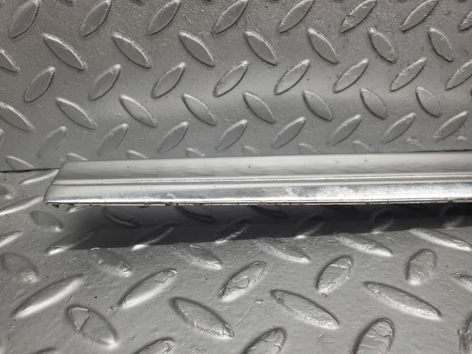 46431 Mercedes-Benz C123 280CE Coupe Left Door Chrome Moulding Trim