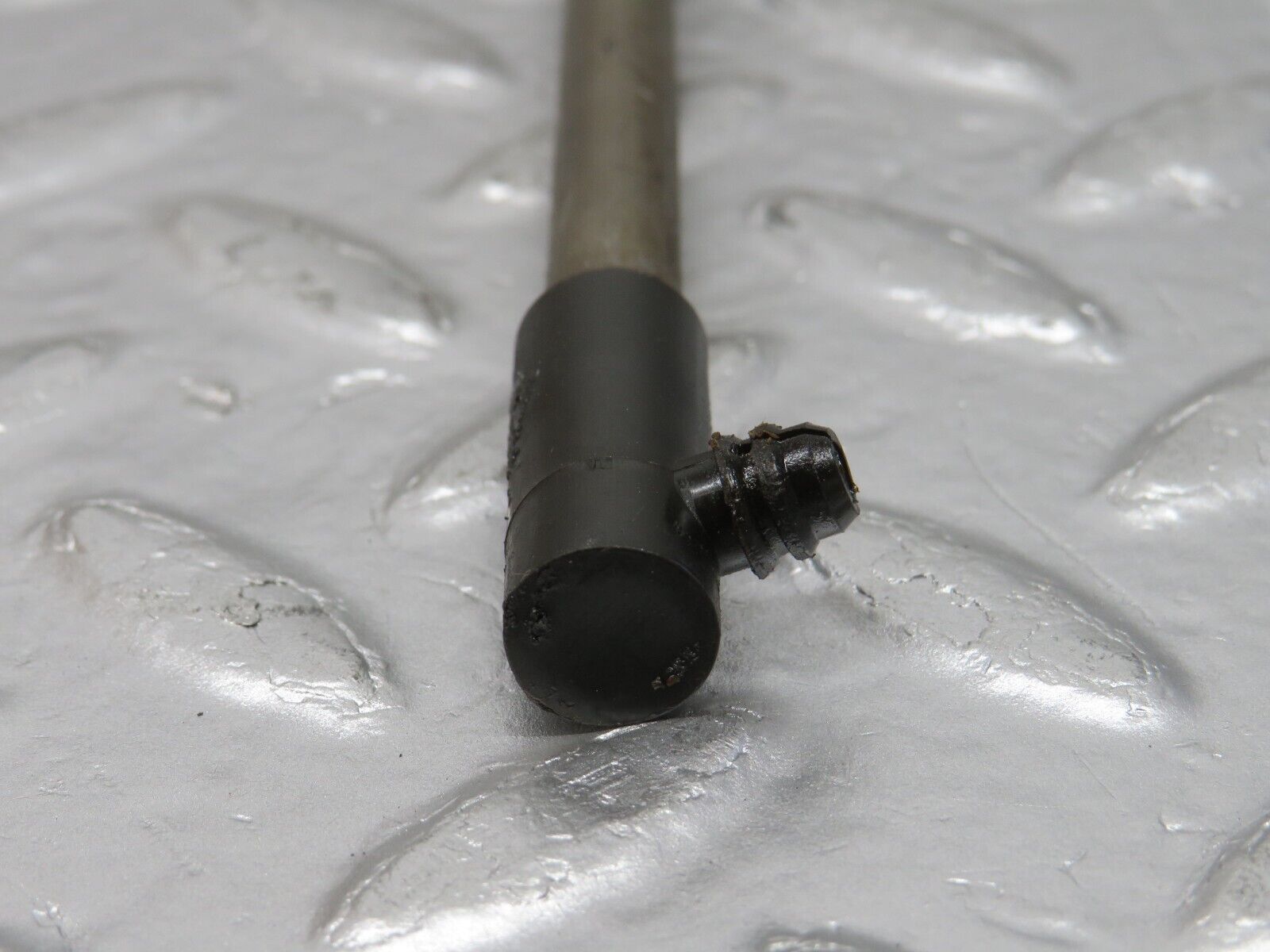 32958 Mercedes-Benz C107 R107 450 V8 Camshaft Oil Tube