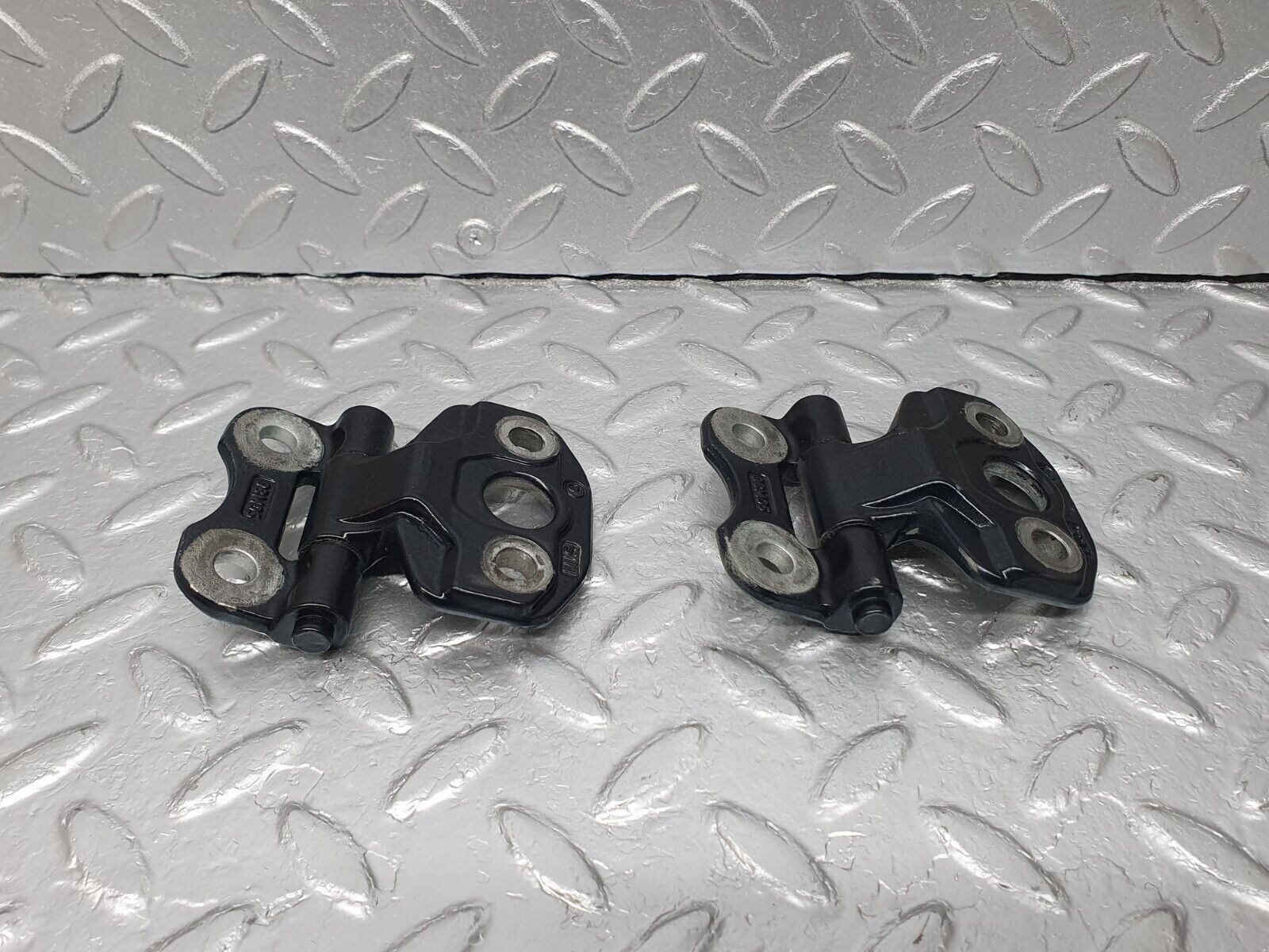 41867 Mercedes-Benz W202 C200 Front Door Hinge Left