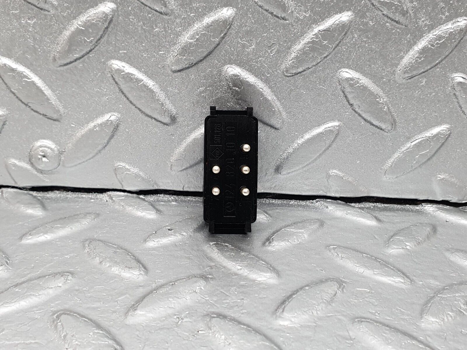 41648 Mercedes-Benz W124 200E Rear Windscreen Defroster Switch 1248201010