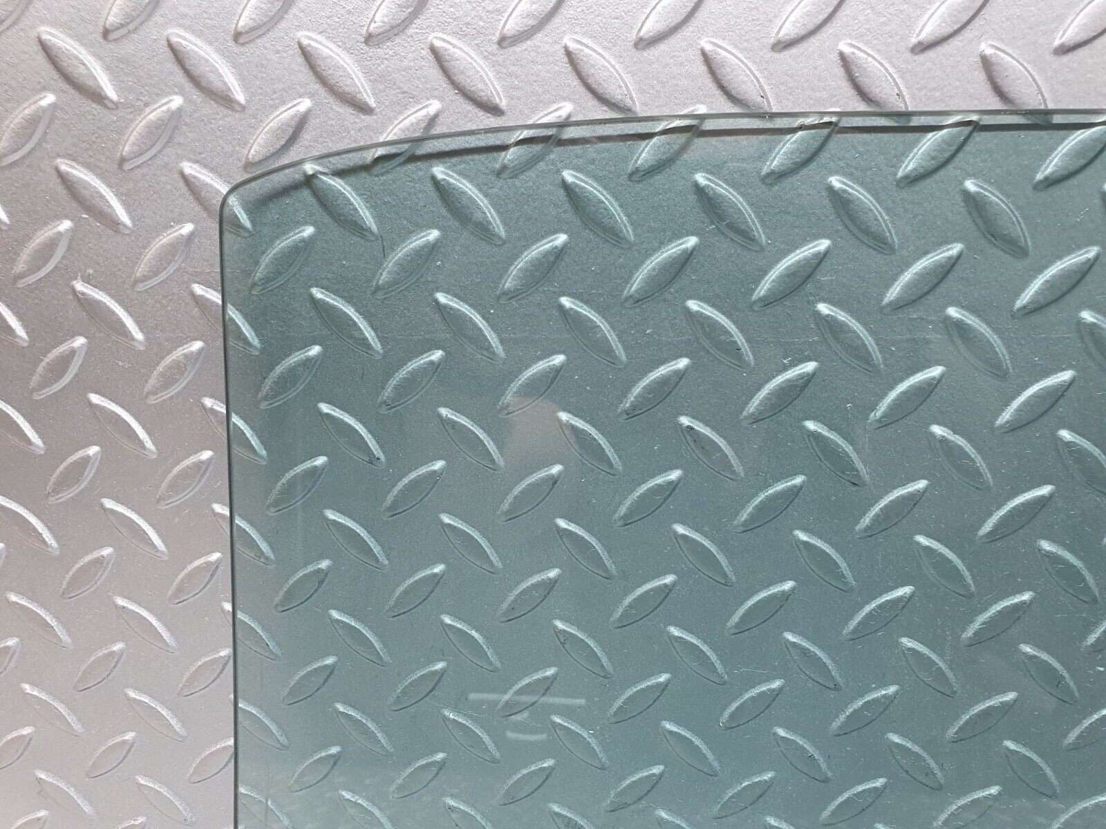 43220 Mercedes-Benz W108 280SE Rear Left Door Window Glass