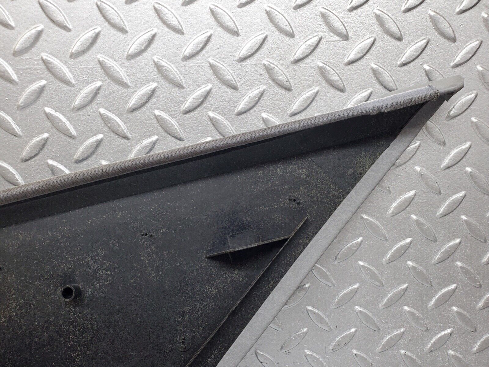 44638 Mercedes-Benz W124 220E C Pillar Cover Panel Left Side Grey 1246950730