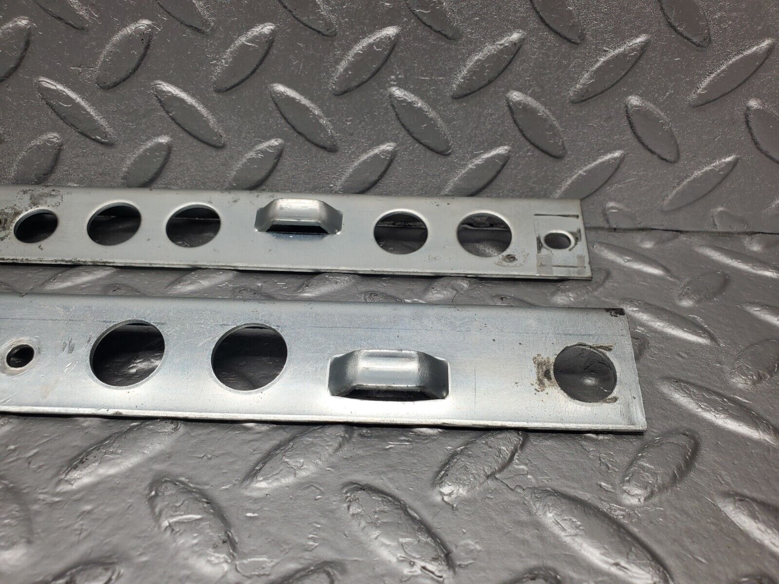 46628 Mercedes-Benz C123 280CE Coupe Front Right Seat Rail Support