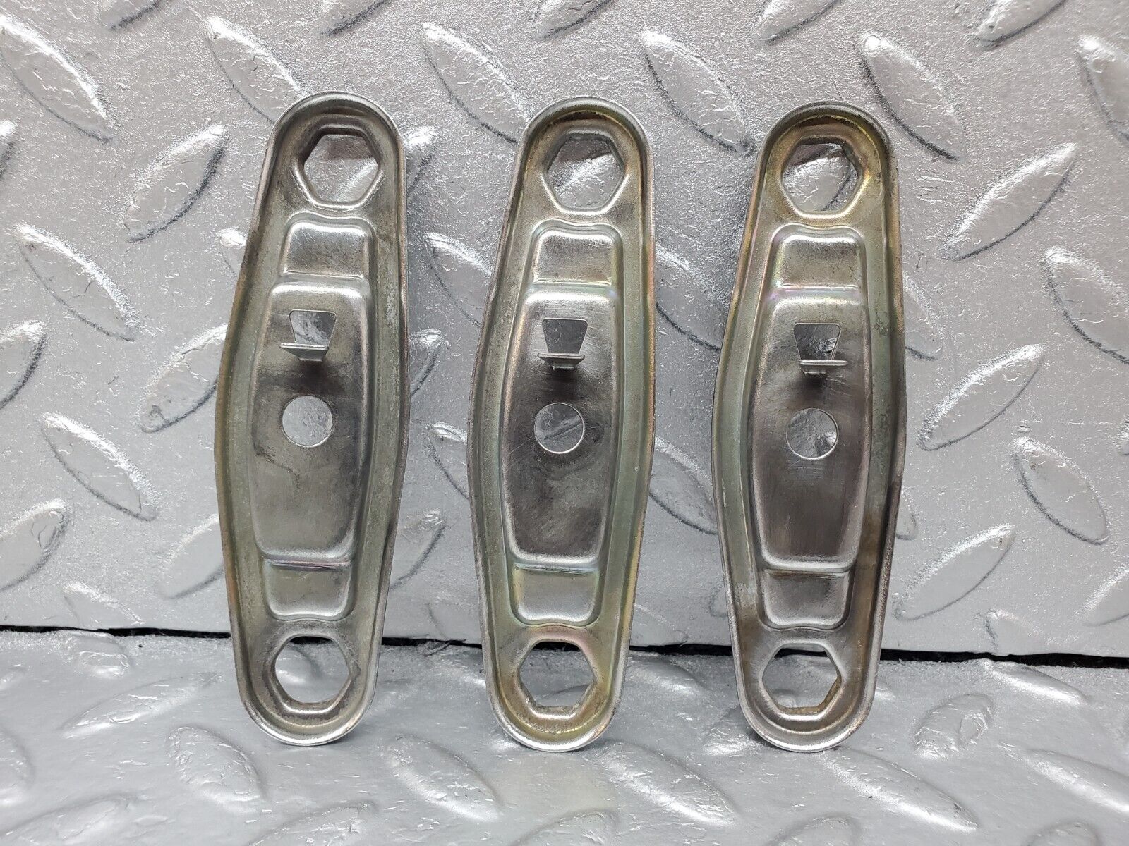 45347 Mercedes-Benz 280E M110.983 Fuel Injector Bracket 3X