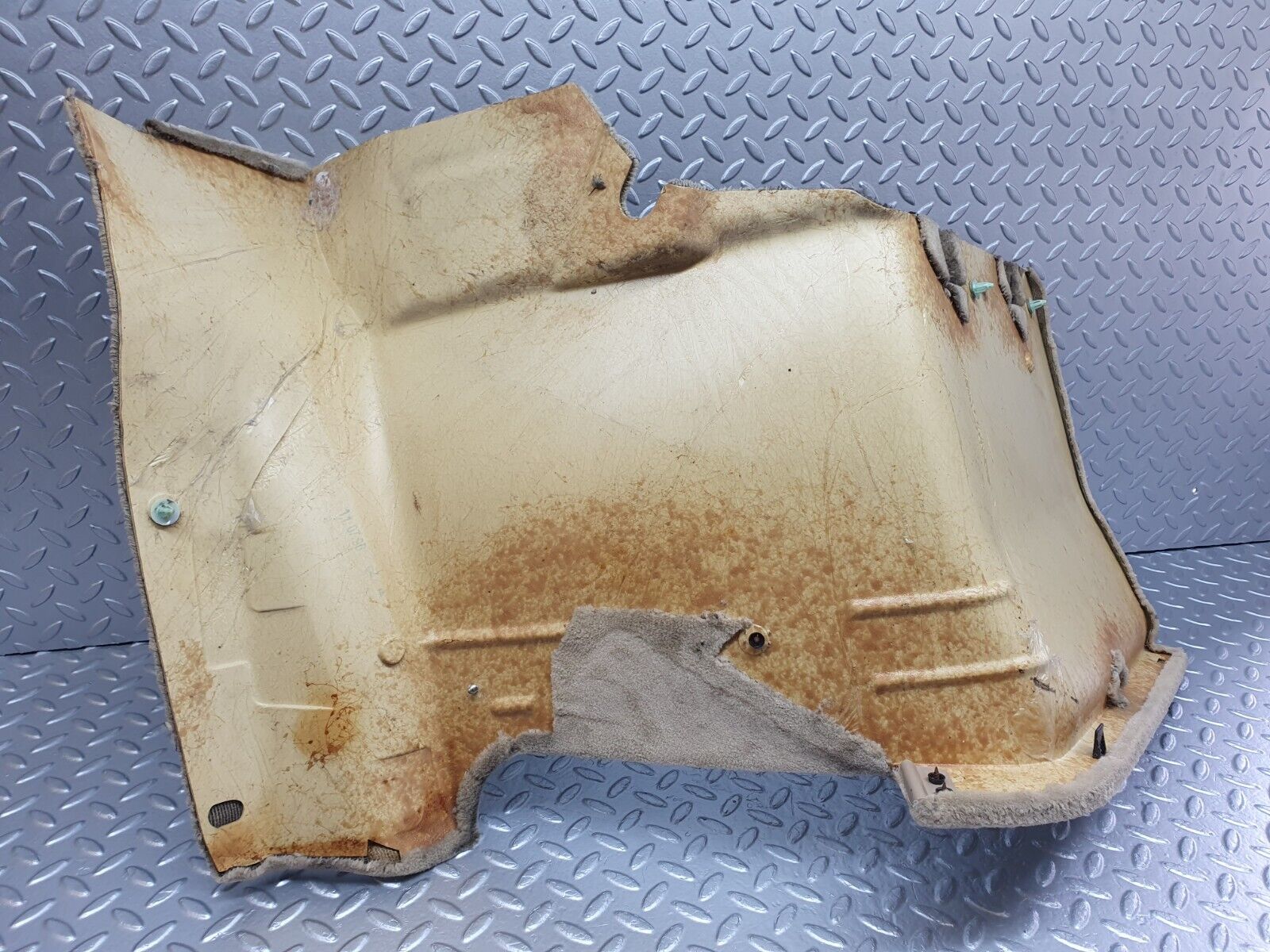 42273 Mercedes-Benz R129 320SL Coupe Rear Right Wall Carpet Beige