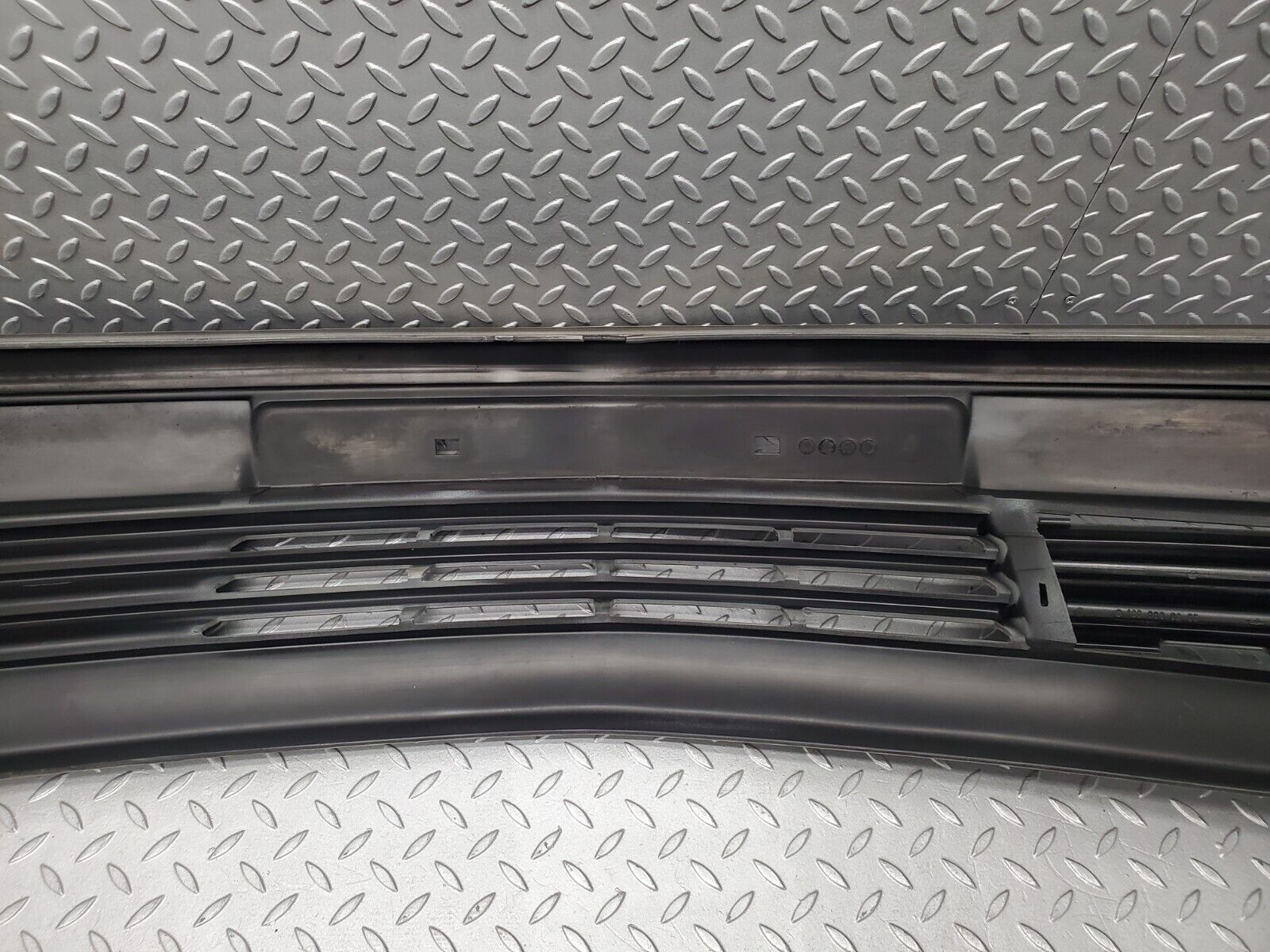 46099 Mercedes-Benz W126 420SE Front Bumper 1268802440 1268800205