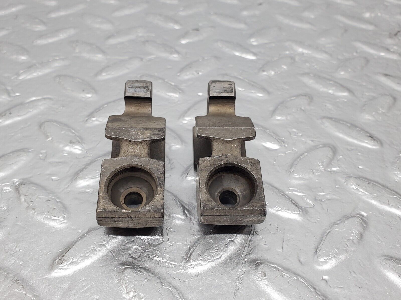 45481 Mercedes-Benz 280E M110.988 Valve Rocker Arm With Retaining Spring