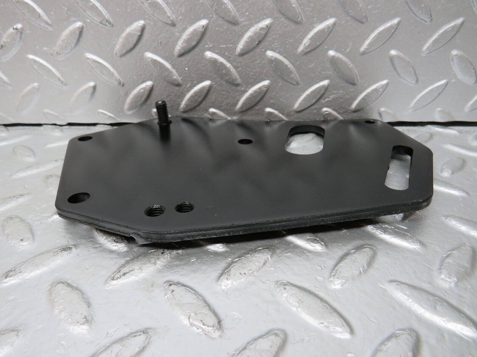 33087 Mercedes-Benz C107 R107 350 V8 Power Steering Pump Bracket