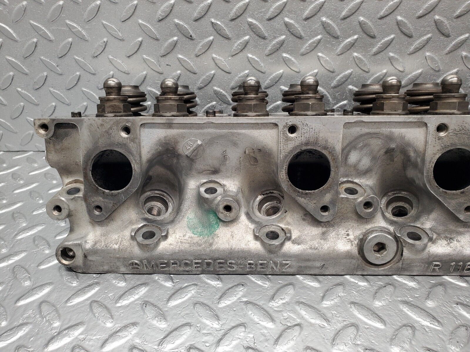 46290 Mercedes-Benz W126 420SE Cylinder Head Right Side 1160163901