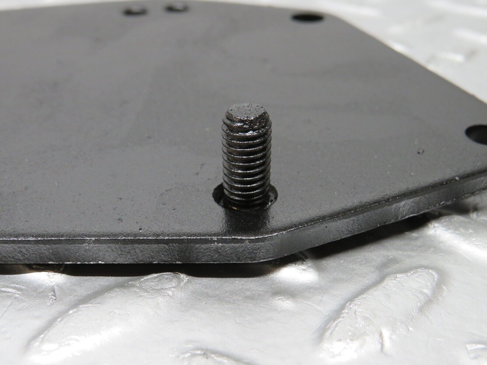 32985 Mercedes-Benz C107 R107 350 V8 Power Steering Pump Bracket