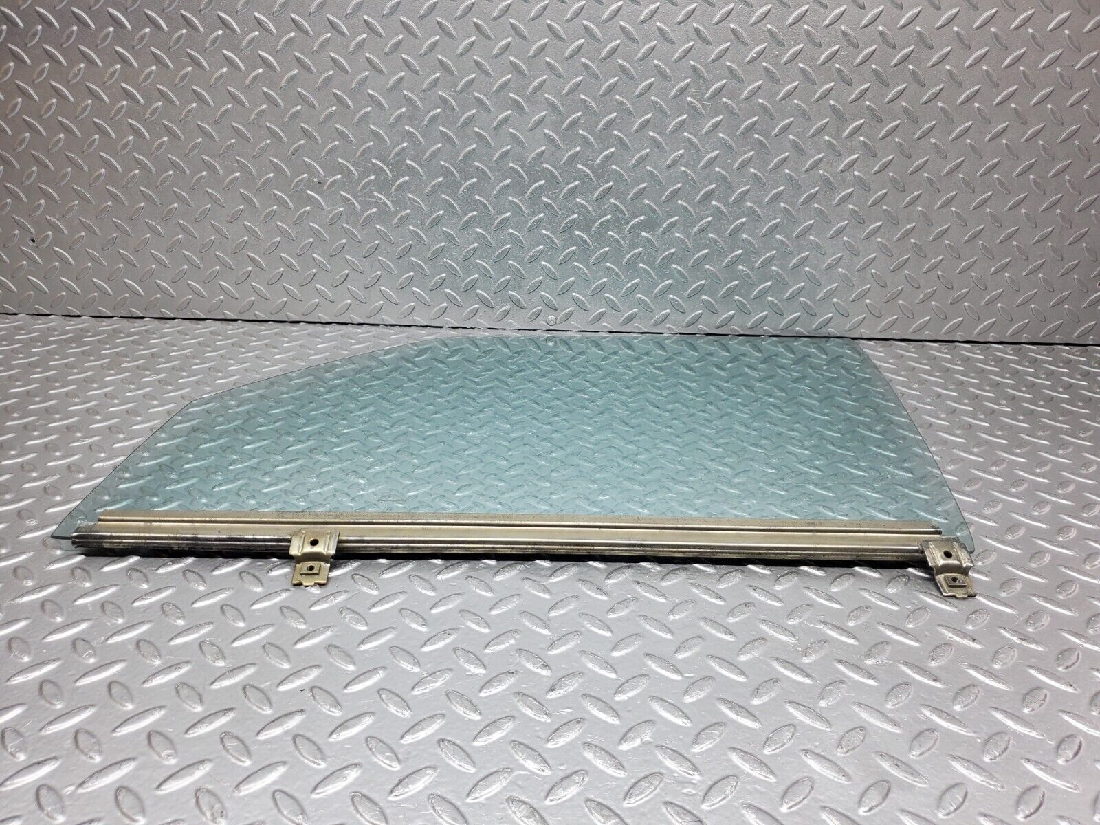 44365 Mercedes-Benz W123 280E Front Left Door Window Glass