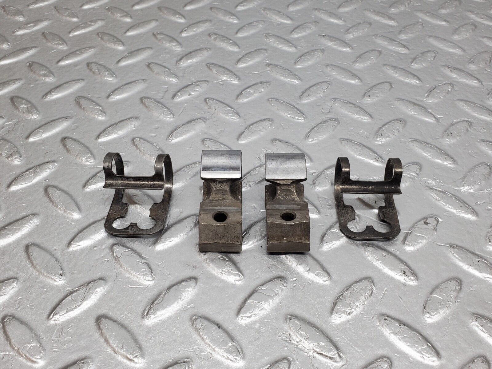 45475 Mercedes-Benz 280E M110.988 Valve Rocker Arm With Retaining Spring