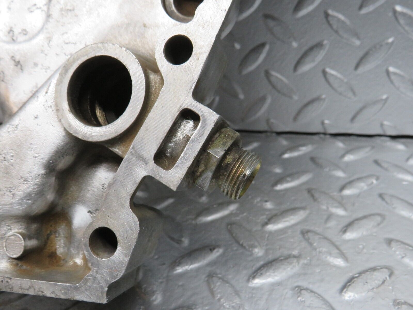 32965 Mercedes-Benz C107 R107 450 V8 Timing Chain Cover 1170151001