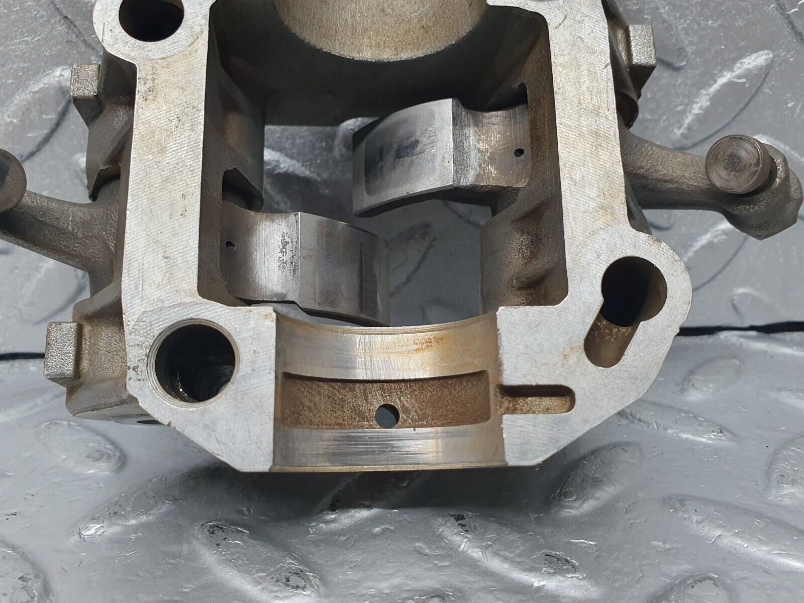 44009 Mercedes-Benz C123 230CE Rocker Arms Camshaft Bearing Block 1020512110