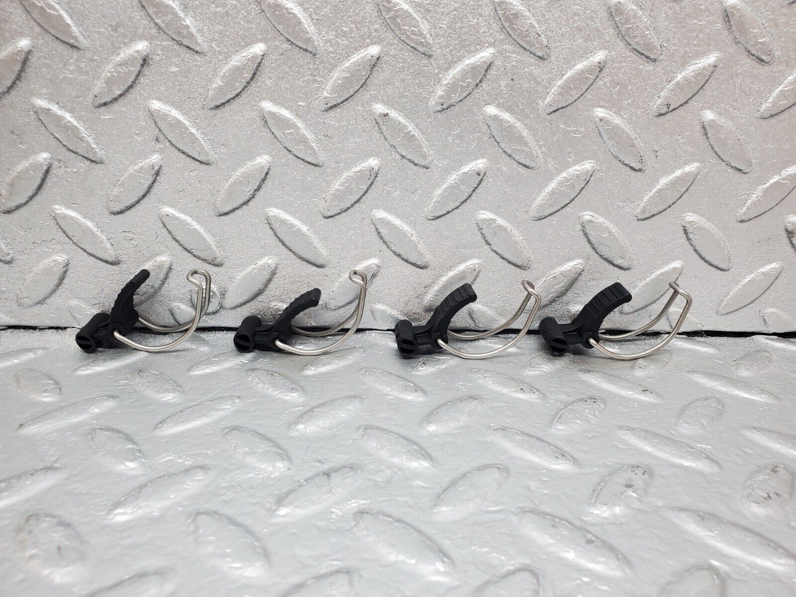 44835 Mercedes-Benz W124 220E Air Filter Housing Clip 4x