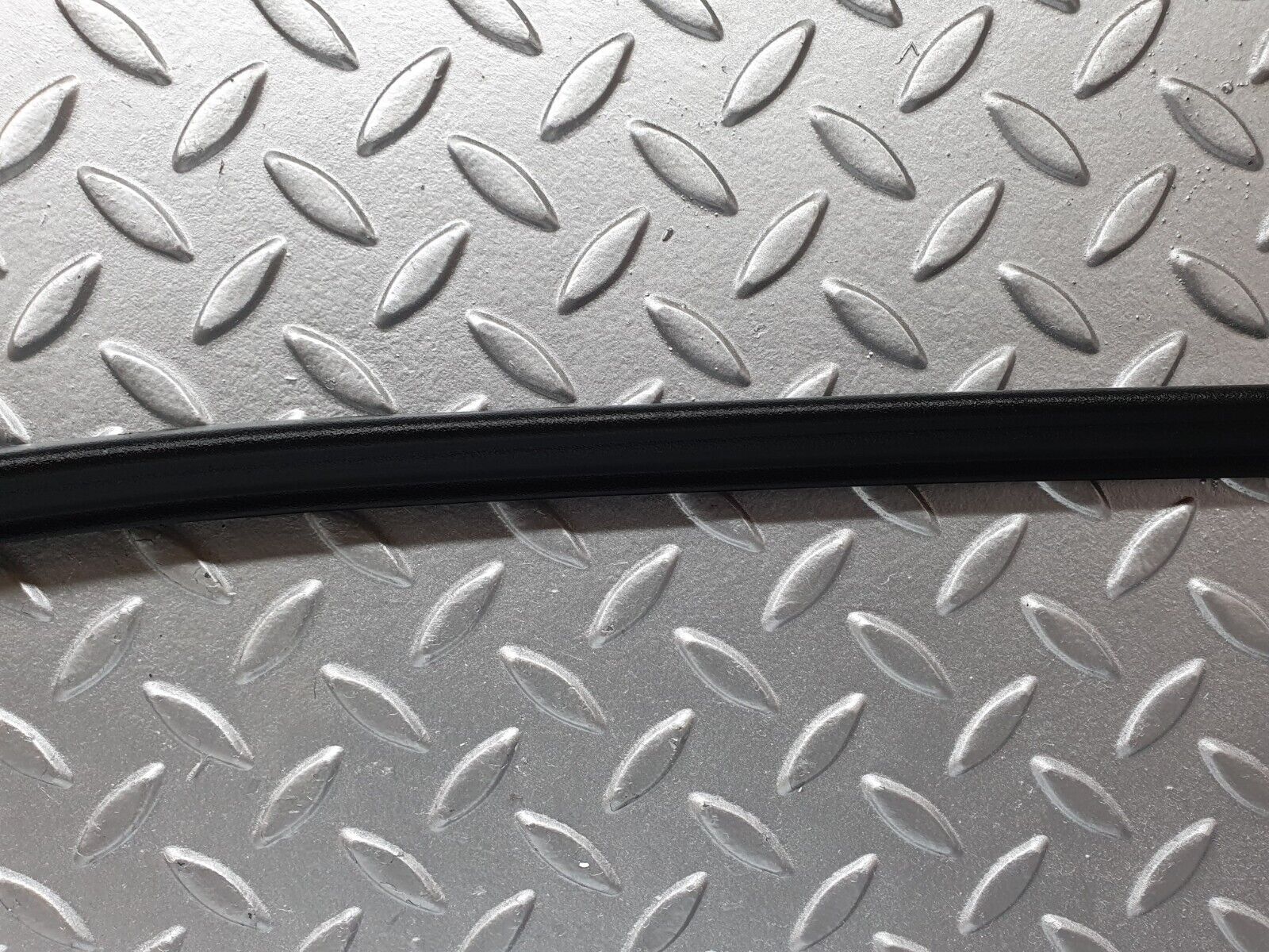 42085 Mercedes-Benz W202 C200 Front Right Door Window Frame Cover 2027250271