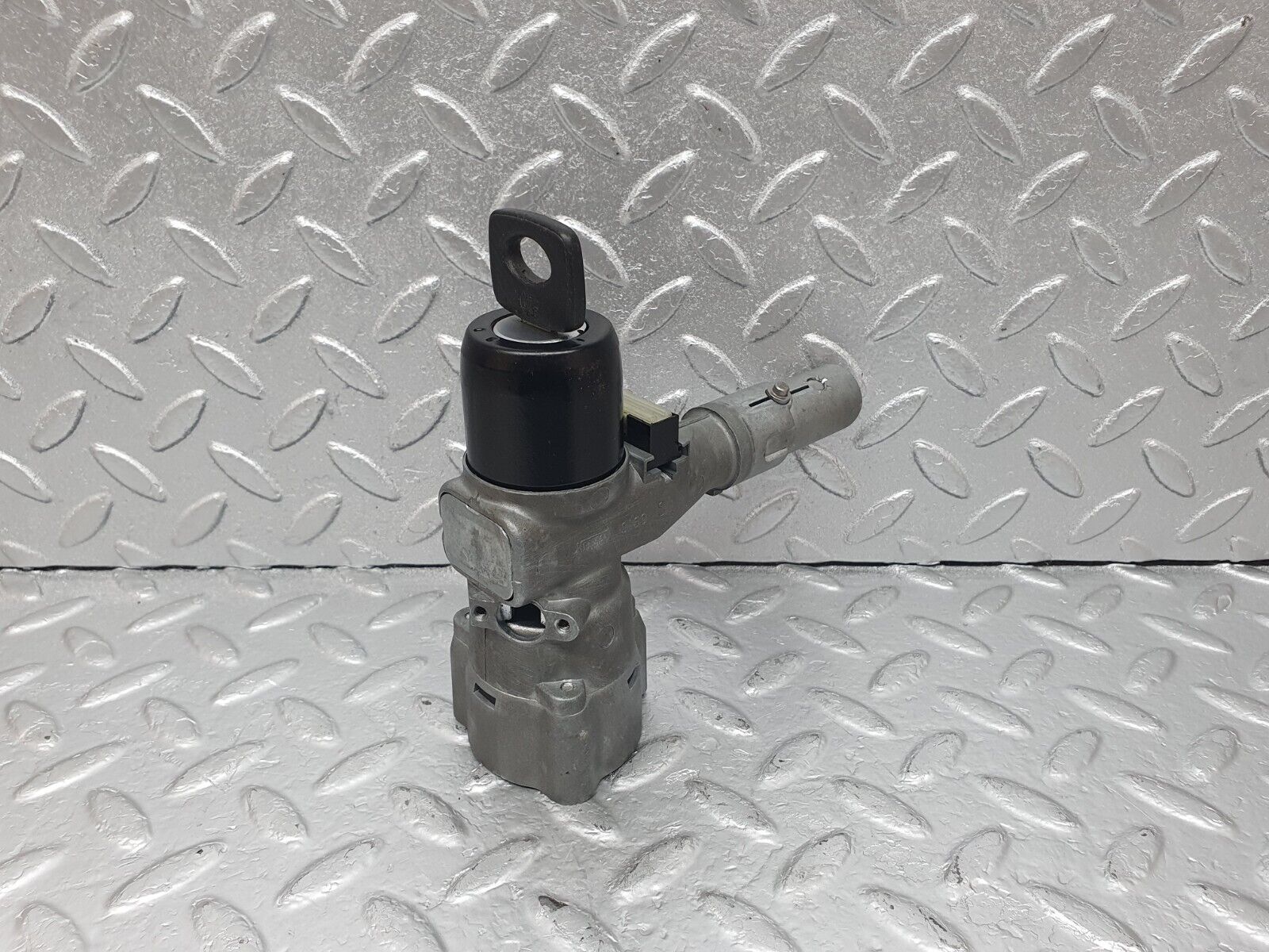 43644 Mercedes-Benz C126 380SEC Coupe Steering Lock Ignition Switch With Key