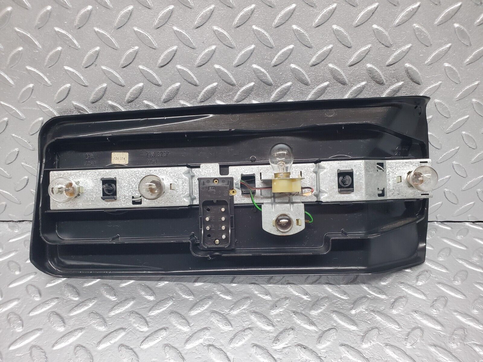 45829 Mercedes-Benz W126 420SE Tail Light & Bulb Holder Right Side 22072