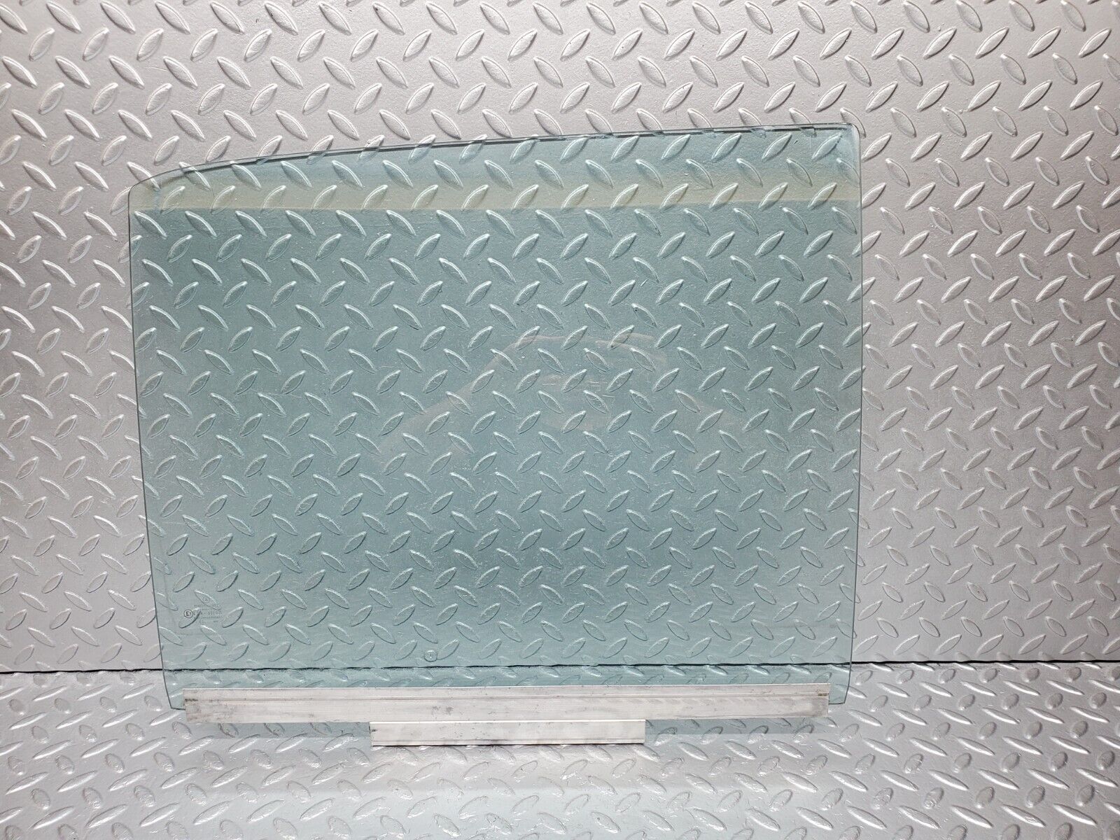 45798 Mercedes-Benz W126 420SE Rear Right Door Window Glass