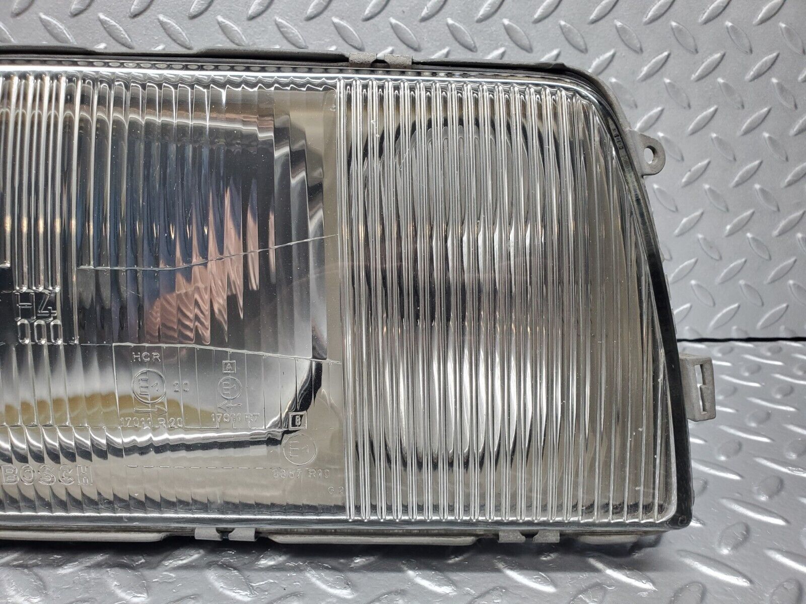 45826 Mercedes-Benz W126 420SE Headlight Right Bosch 0301065706 1268209361