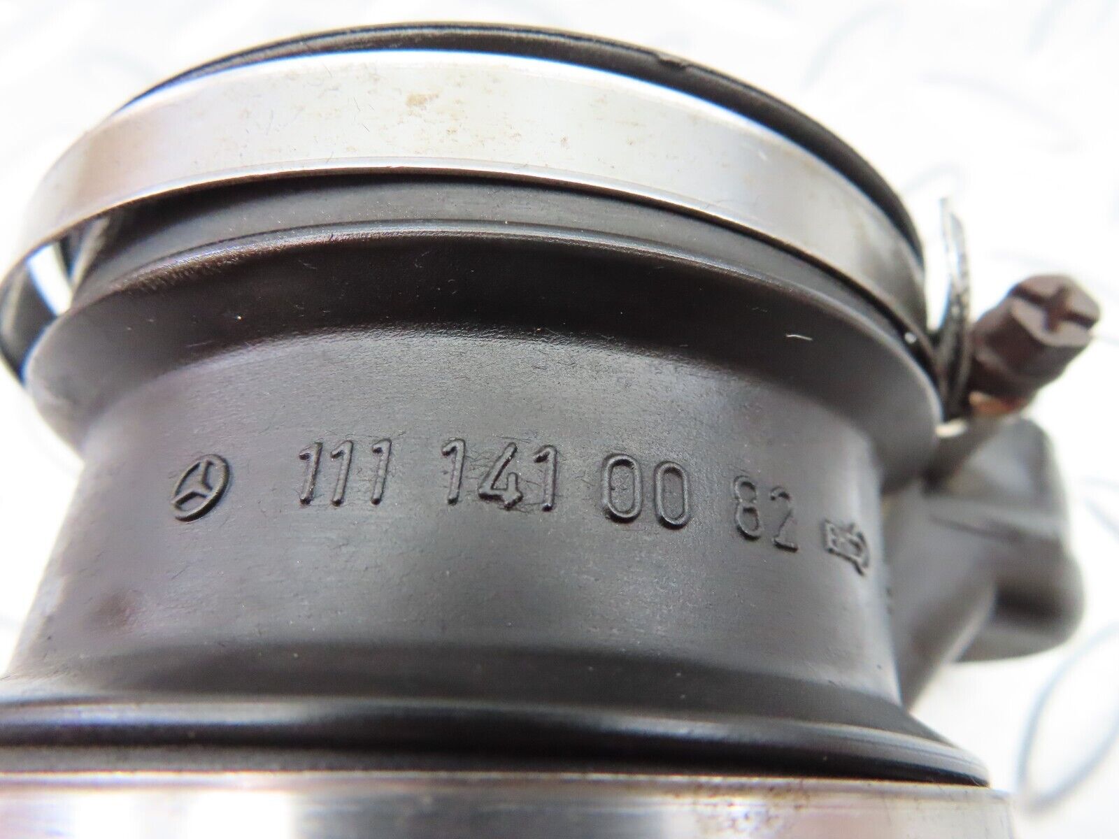 6804 Mercedes-Benz S124 E220 Wagon Air Intake Hose 1111410082