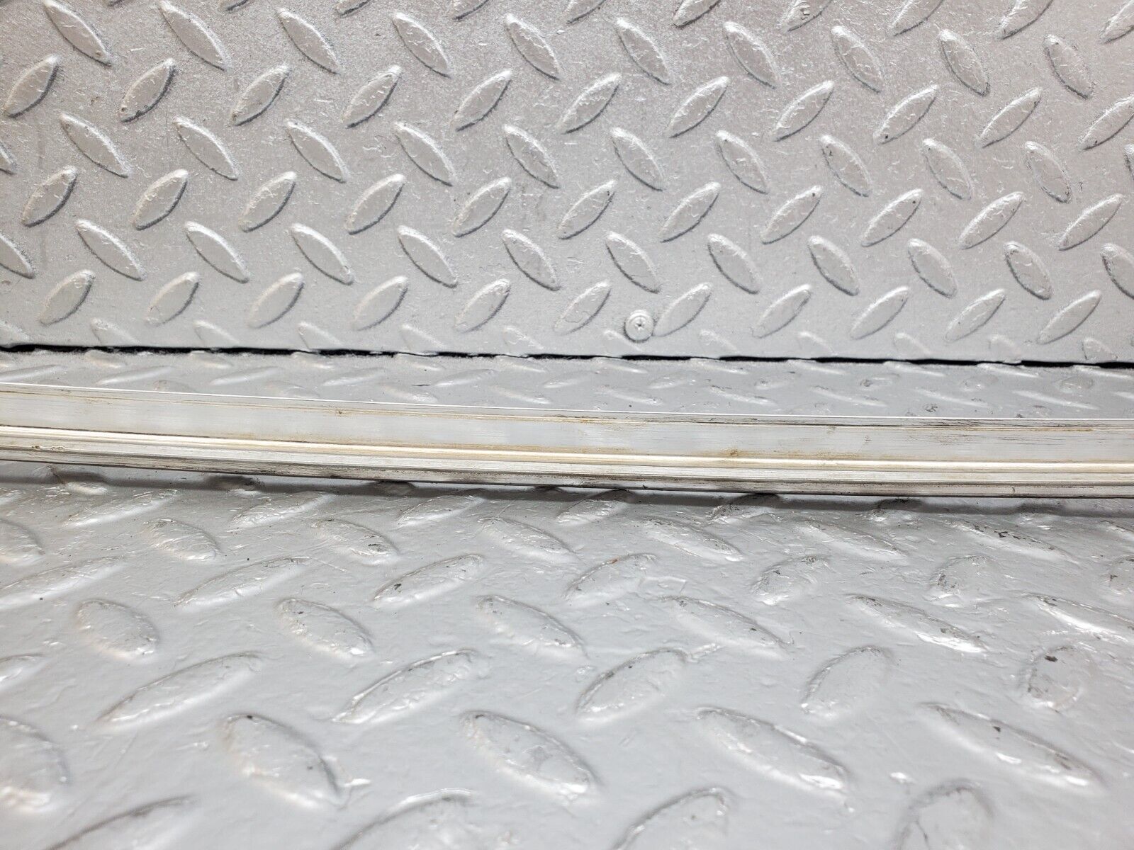 44410 Mercedes-Benz W123 280E Rear Windscreen Chrome Frame