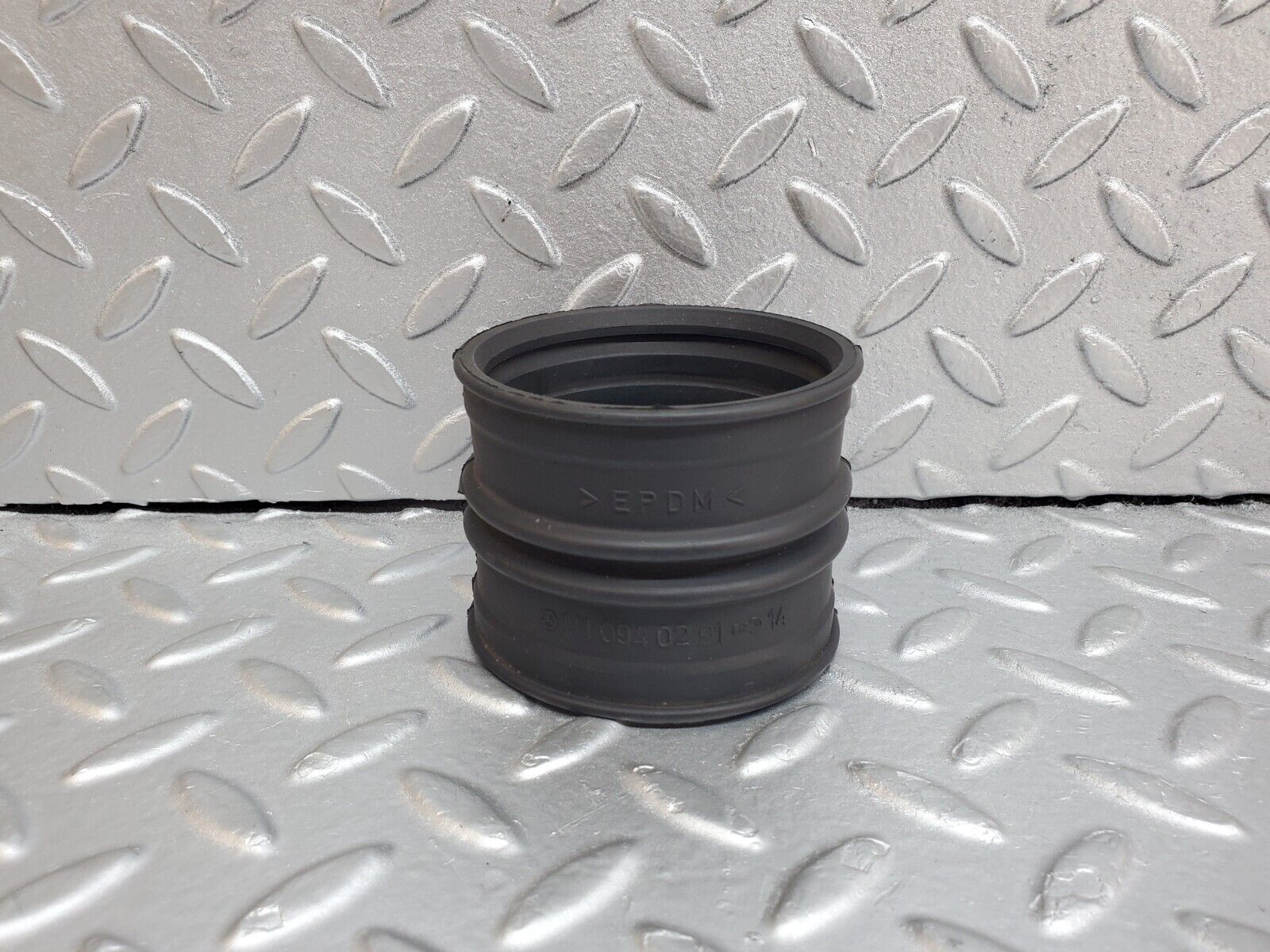 44761 Mercedes-Benz W124 220E Air Intake Pipe 110940291