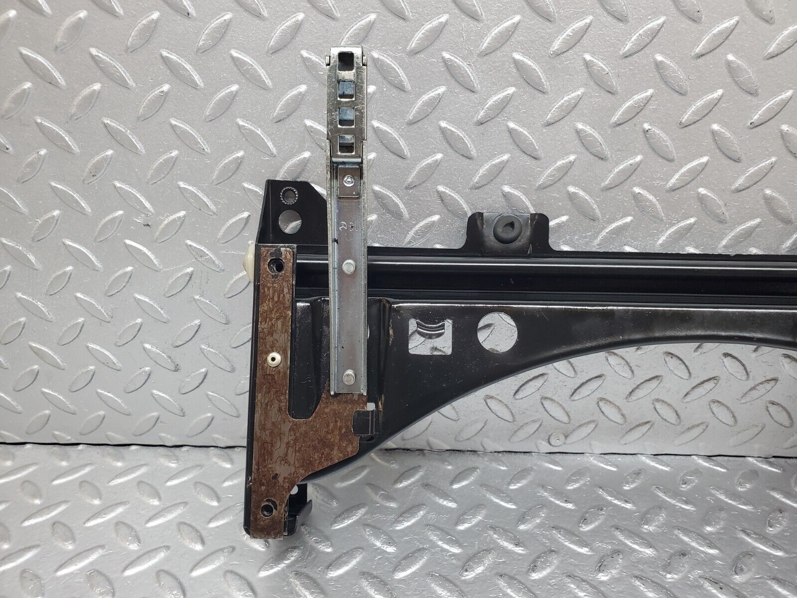 44549 Mercedes-Benz W123 280E Front Right Seat Sliding Mechanism