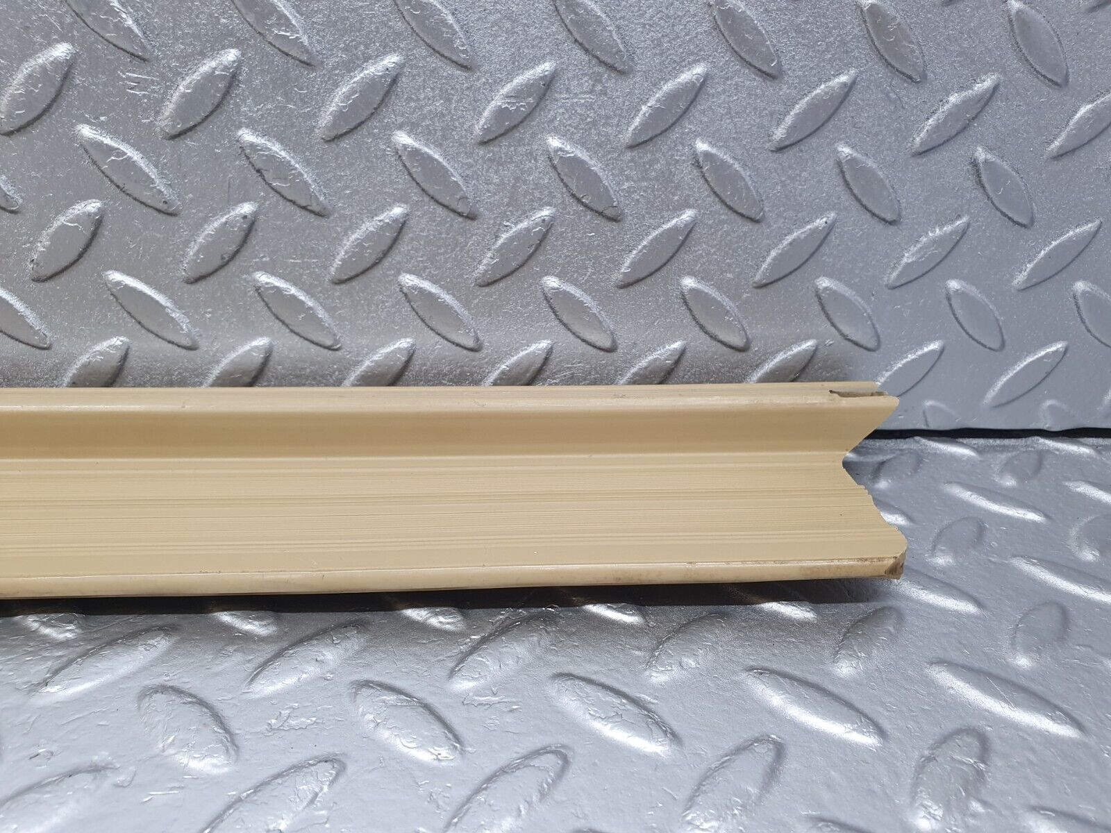 43963 Mercedes-Benz C123 230CE Coupe Left Door Sill Trim Beige