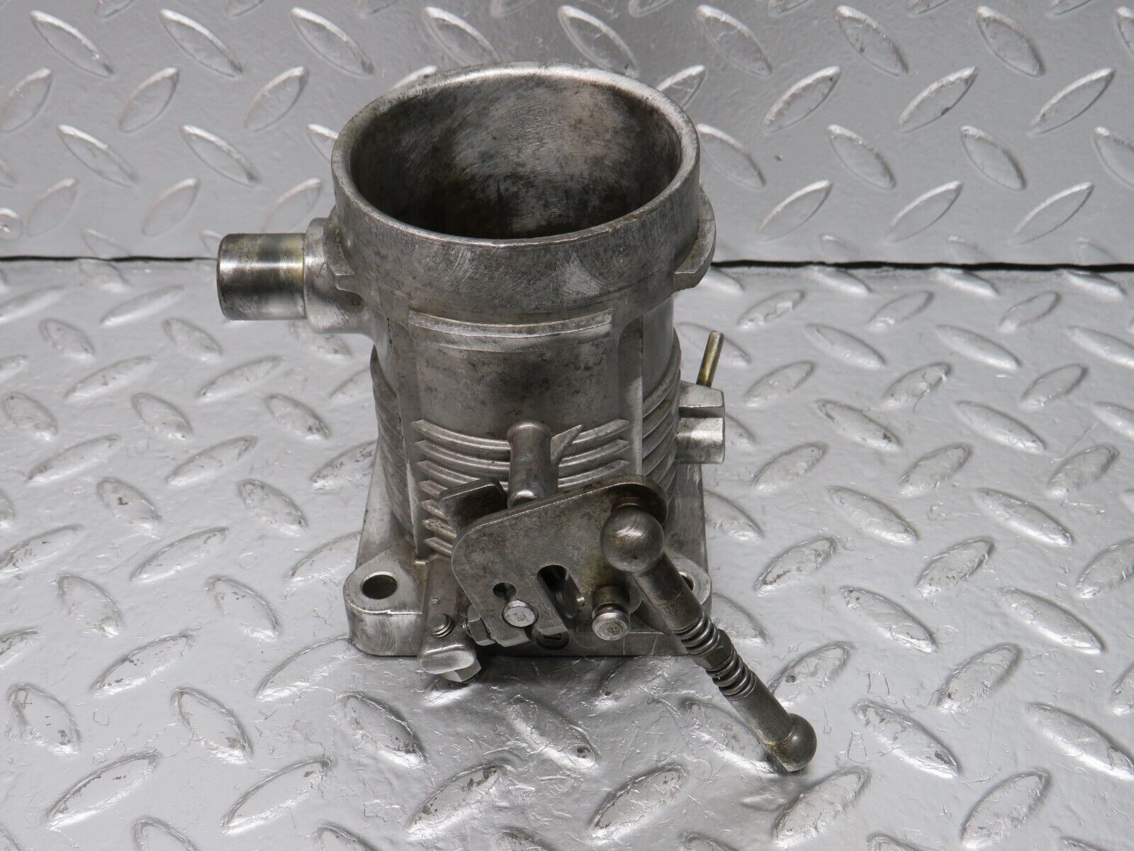 33073 Mercedes-Benz C107 R107 350 V8 Throttle Body Valve