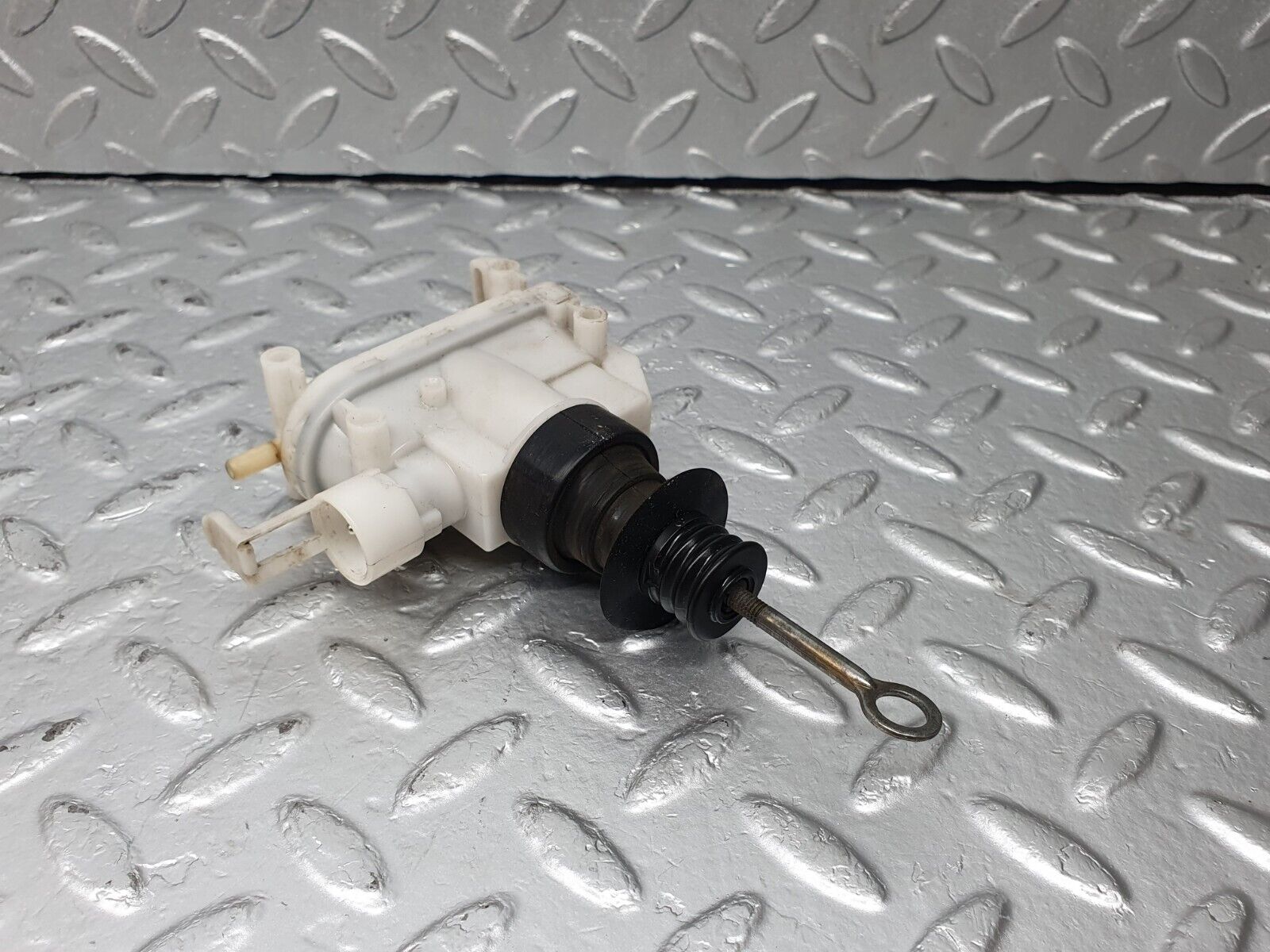 42769 Mercedes-Benz W201 190 2.0L Front Right Door Lock Vacuum Actuator