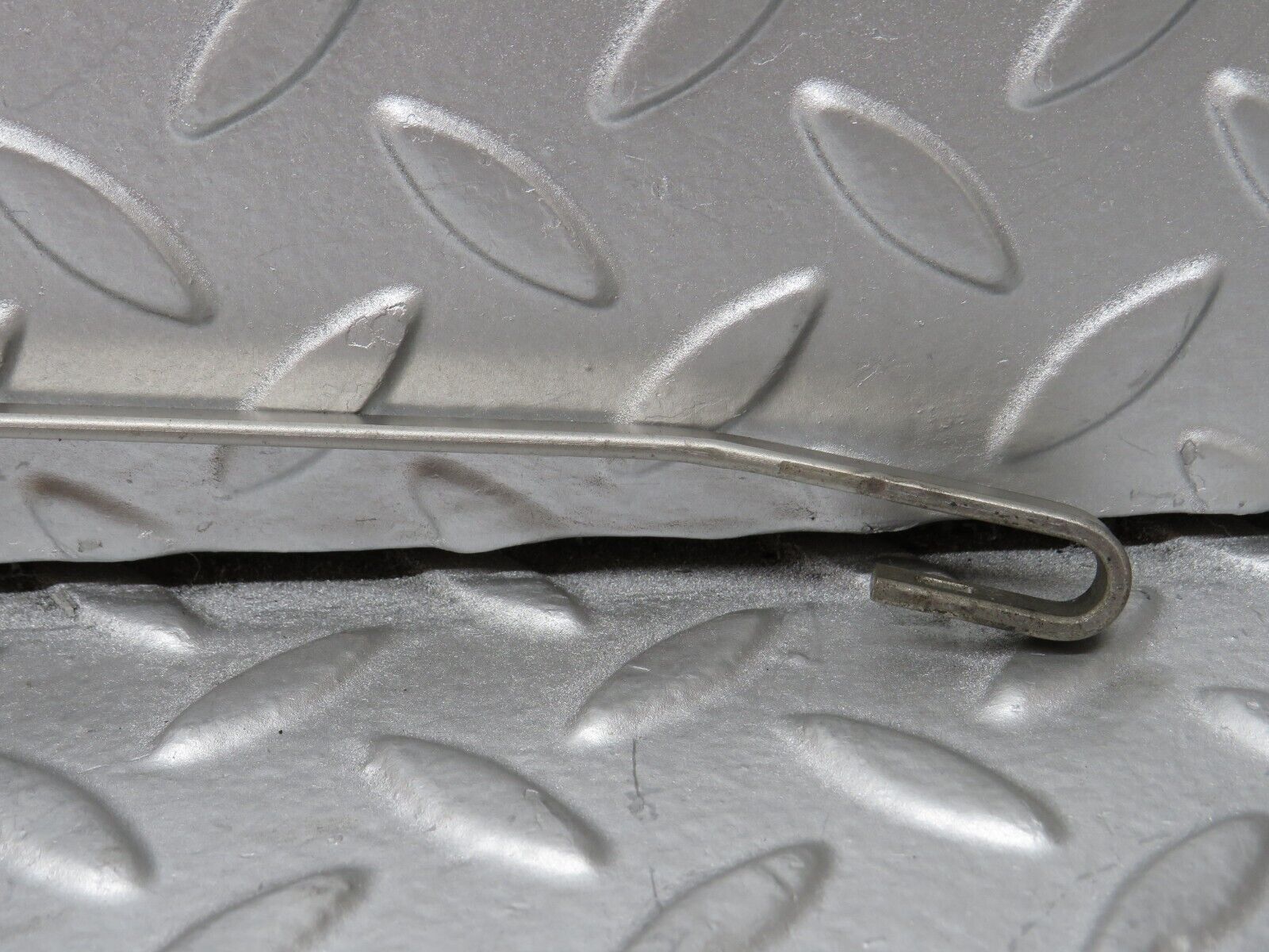 35548 Mercedes-Benz R107 280SL Front Left Windscreen Wiper Arm