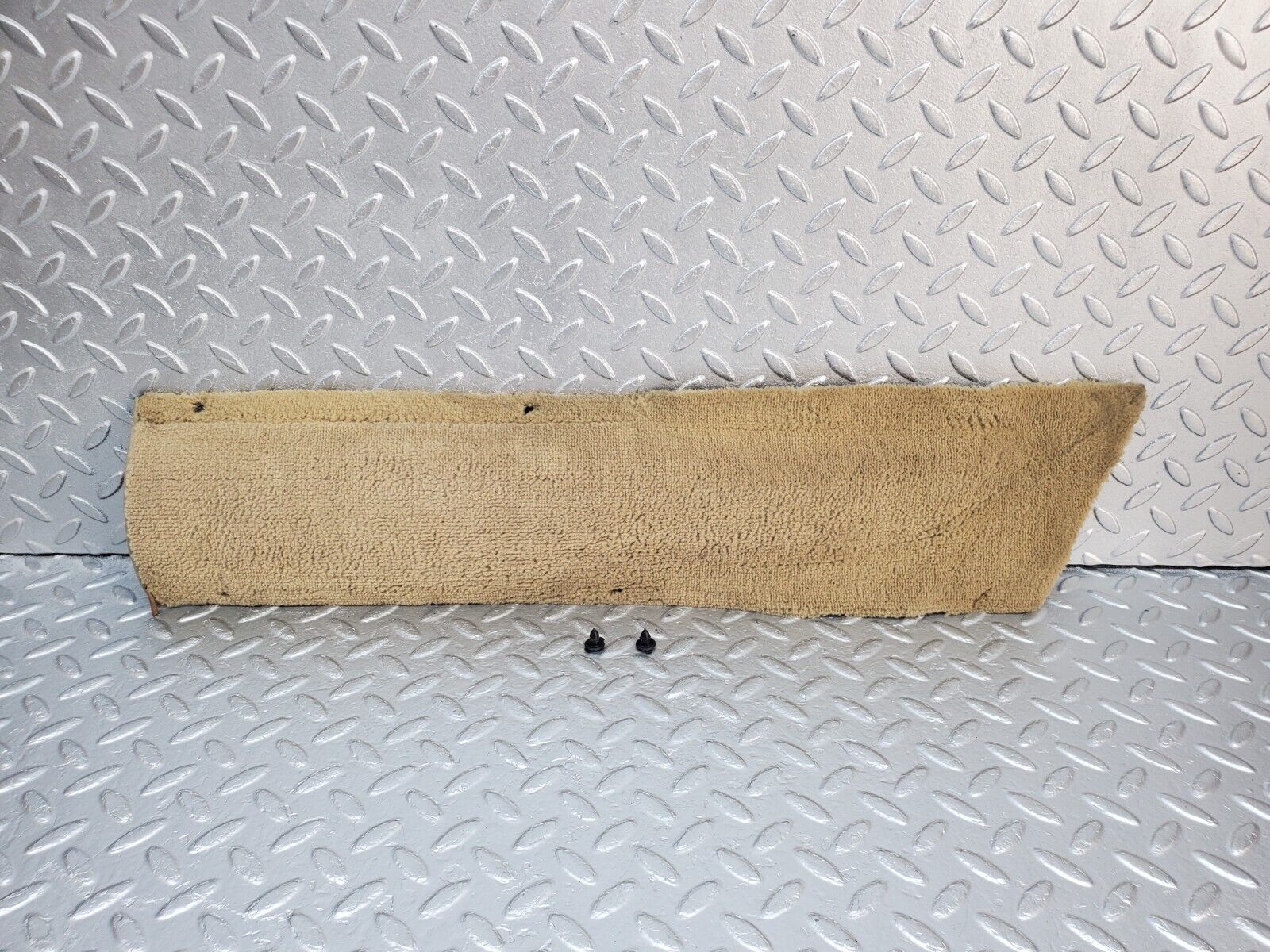 45697 Mercedes-Benz W126 420SE Front Left Door Sill Carpet Beige