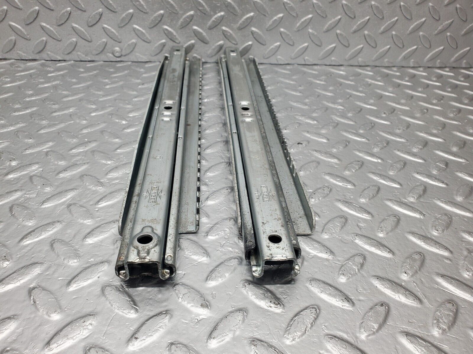 46629 Mercedes-Benz C123 280CE Coupe Front Right Seat Rail