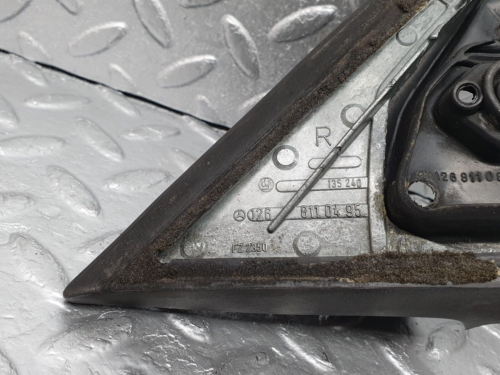 43695 Mercedes-Benz C126 380SEC Coupe Wing Mirror Rubber Seal Cover Right 1268110495 1268110861