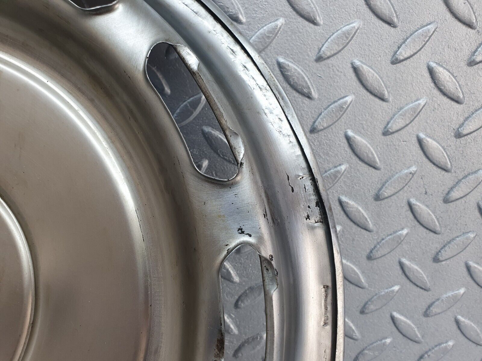 43229 Mercedes-Benz W108 280SE Wheel Hub Cap 14''